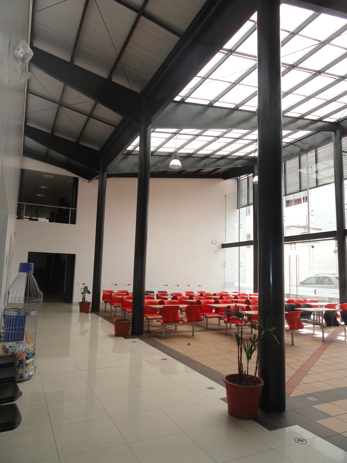 Cubierta metálica comedor industrial
